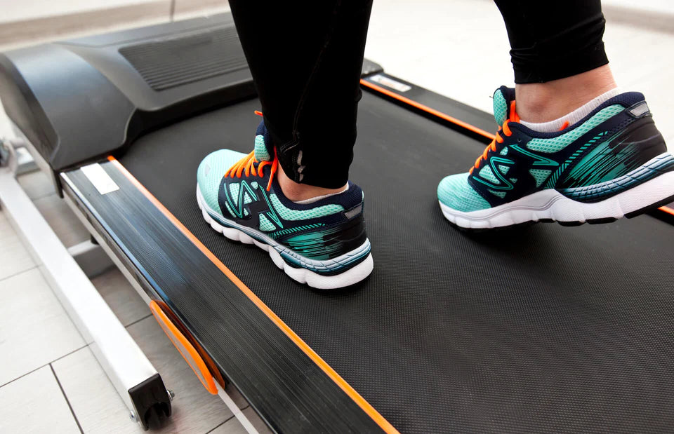How to stop sweaty feet &amp; odour